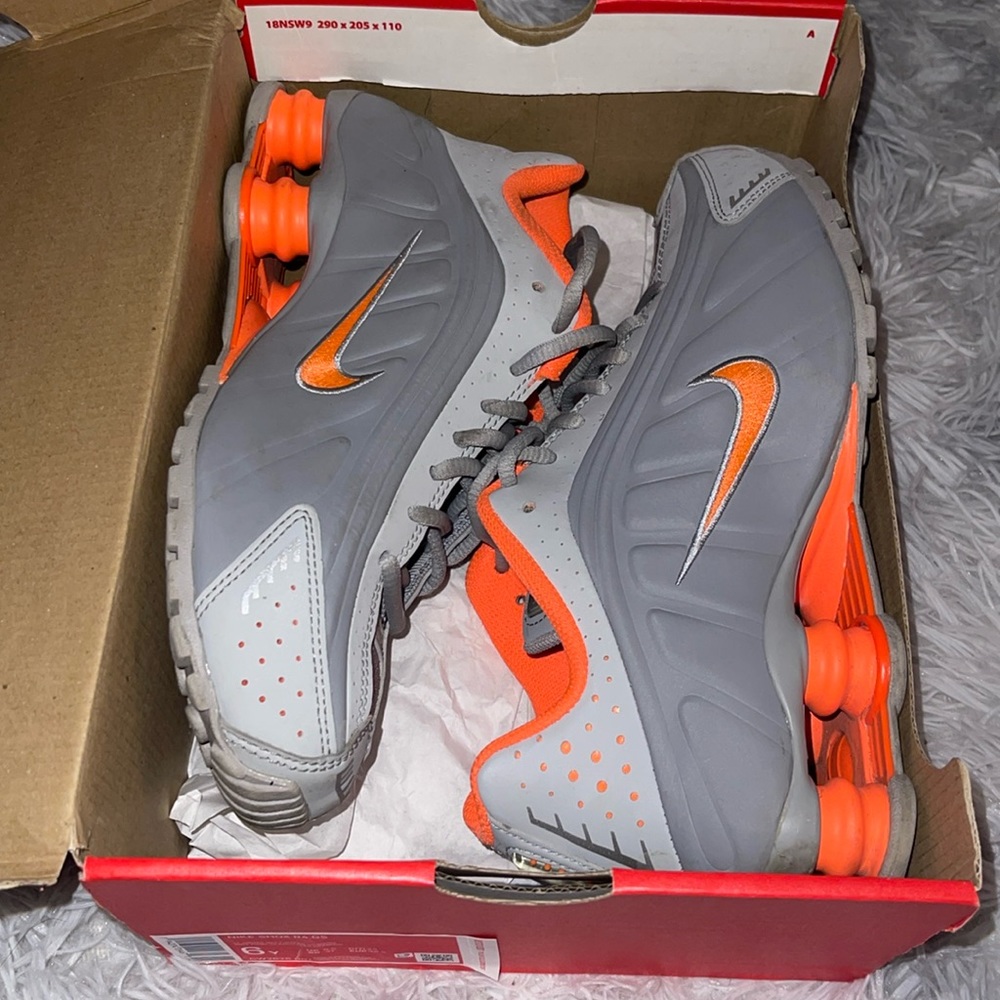 NIKE SHOX R4